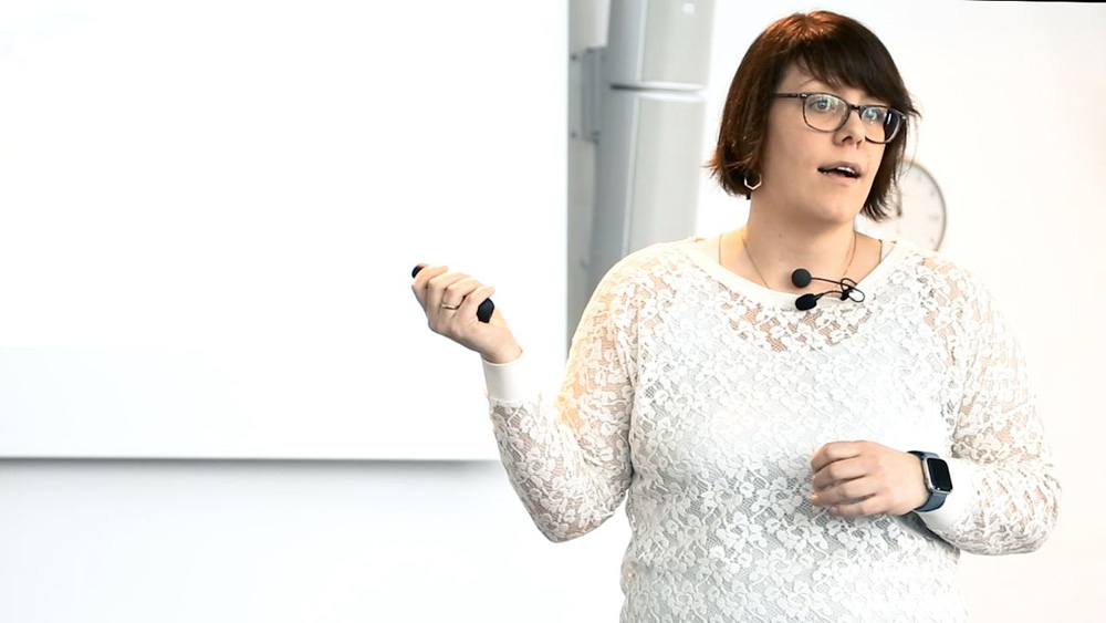 Elín presenting to employees at EUMETSAT